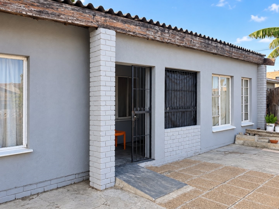 3 Bedroom Property for Sale in Ravensmead Western Cape